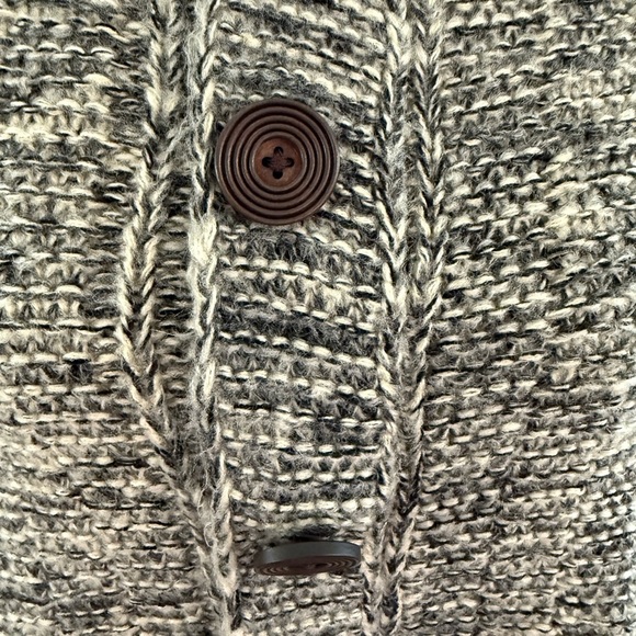 Button-Up Women's Sweater - Picture 2 of 8